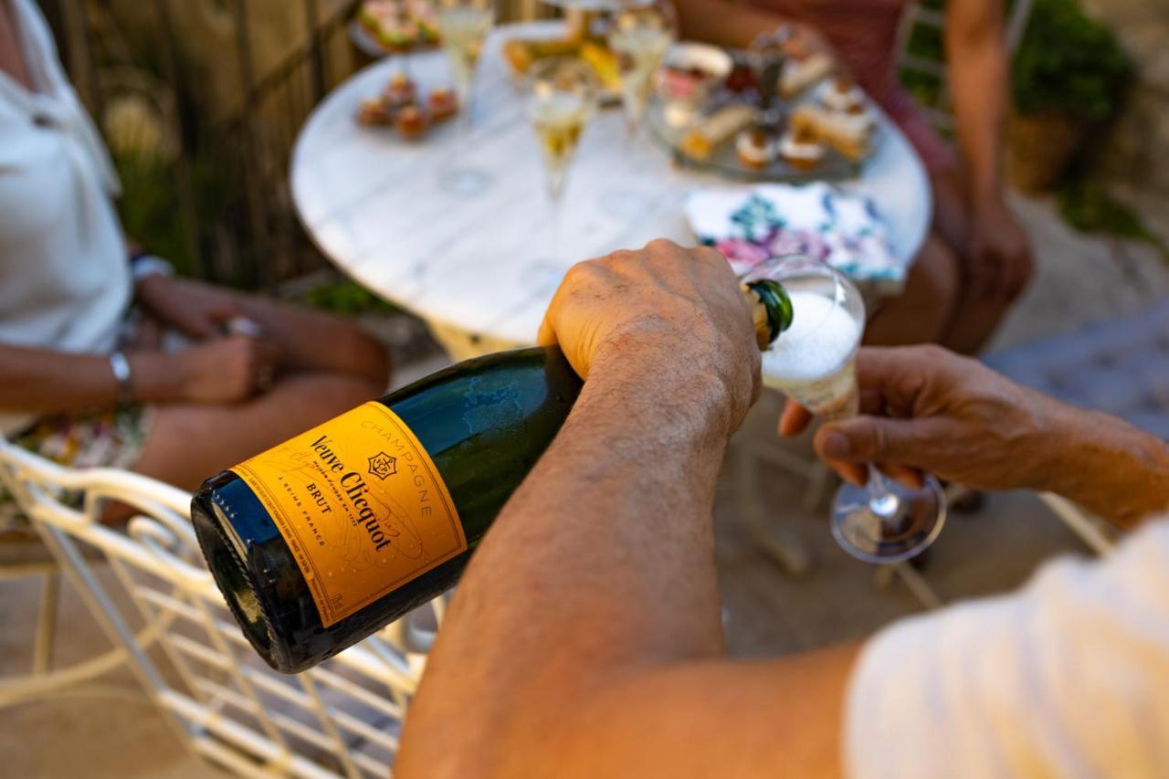 Champagne House - Elegance, Luxury And Charm Bed and Breakfast Condom Eksteriør billede