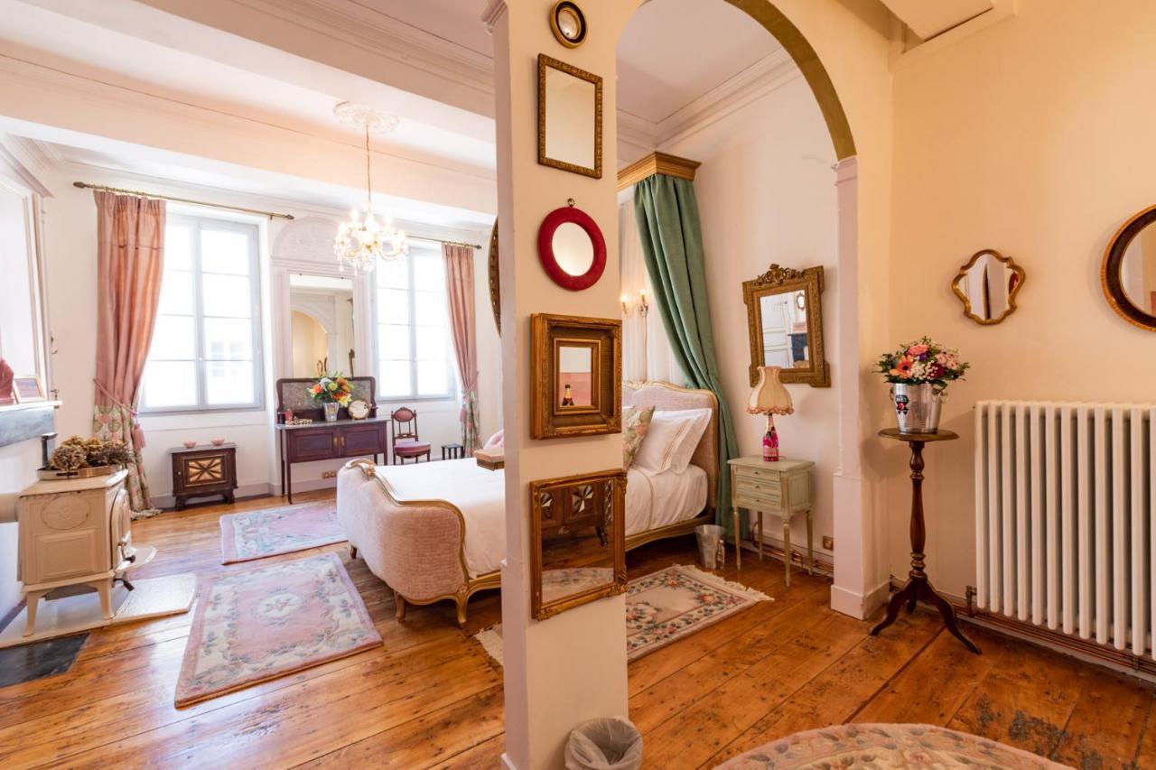 Champagne House - Elegance, Luxury And Charm Bed and Breakfast Condom Eksteriør billede