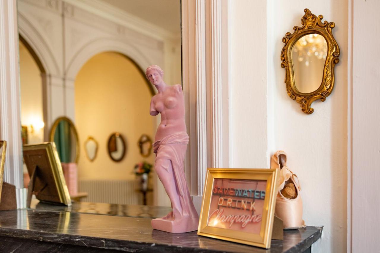 Champagne House - Elegance, Luxury And Charm Bed and Breakfast Condom Eksteriør billede
