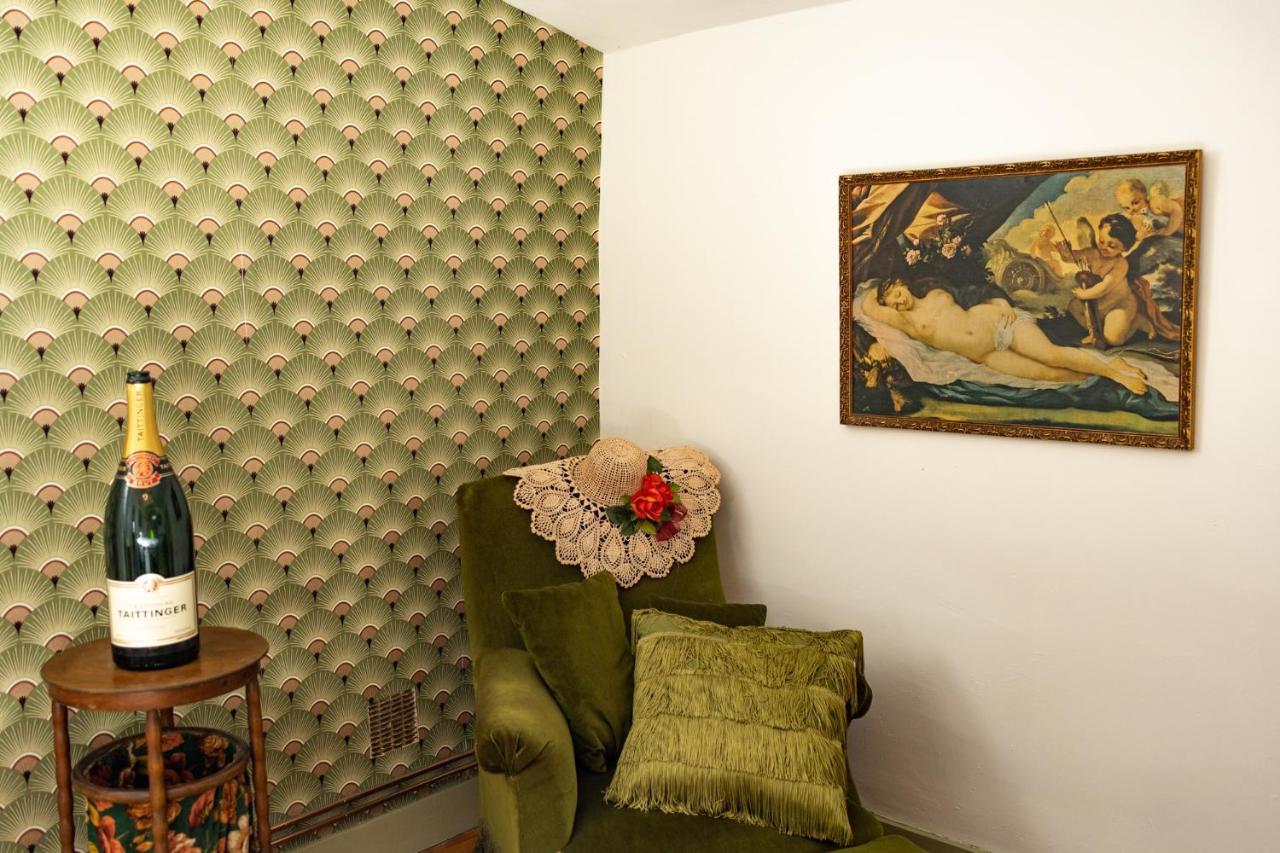 Champagne House - Elegance, Luxury And Charm Bed and Breakfast Condom Eksteriør billede