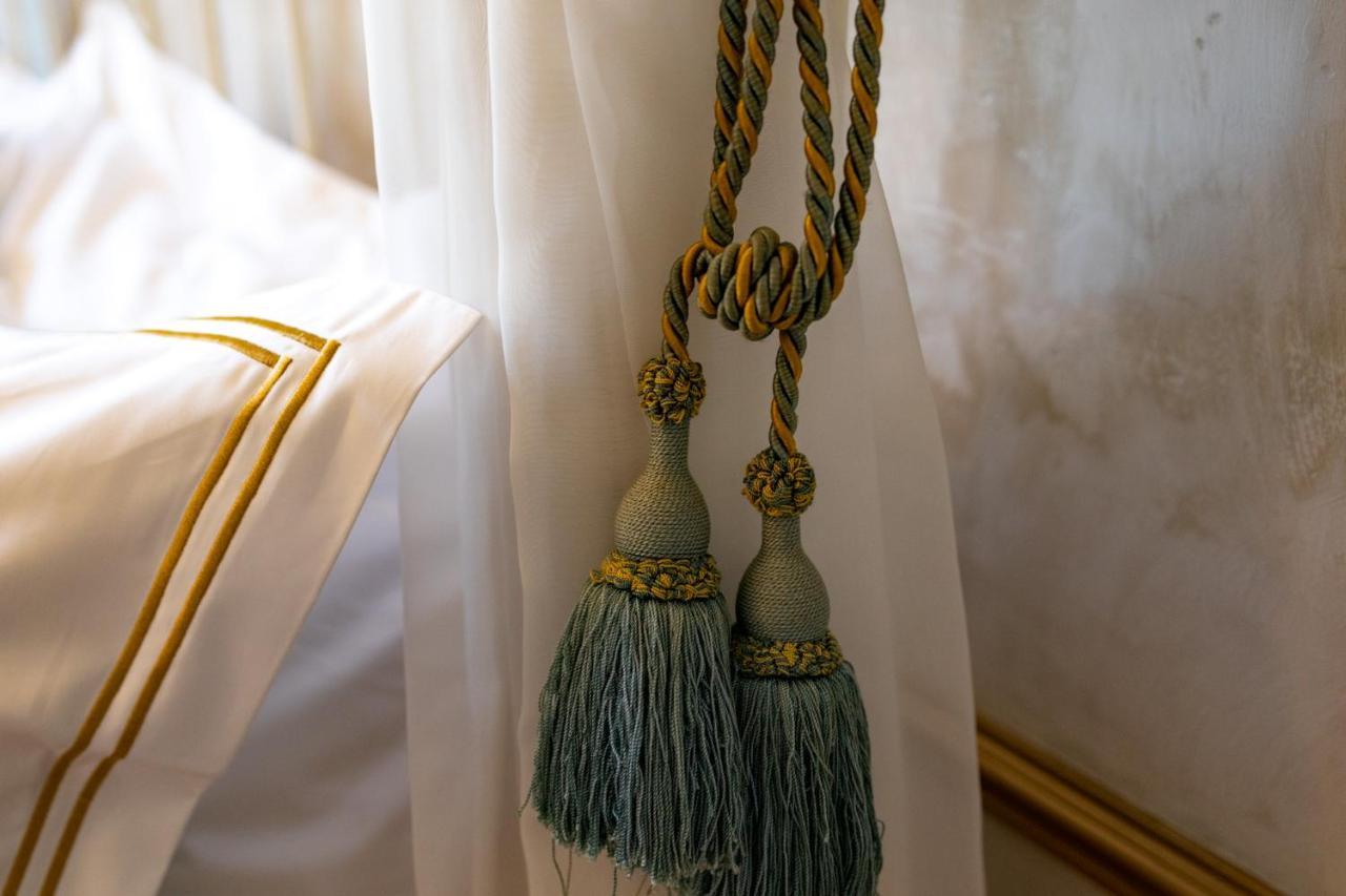 Champagne House - Elegance, Luxury And Charm Bed and Breakfast Condom Eksteriør billede