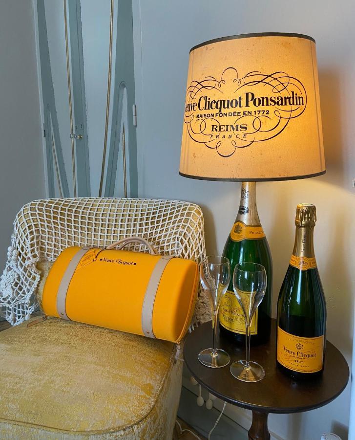 Champagne House - Elegance, Luxury And Charm Bed and Breakfast Condom Eksteriør billede