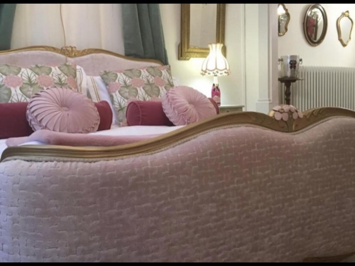 Champagne House - Elegance, Luxury And Charm Bed and Breakfast Condom Eksteriør billede